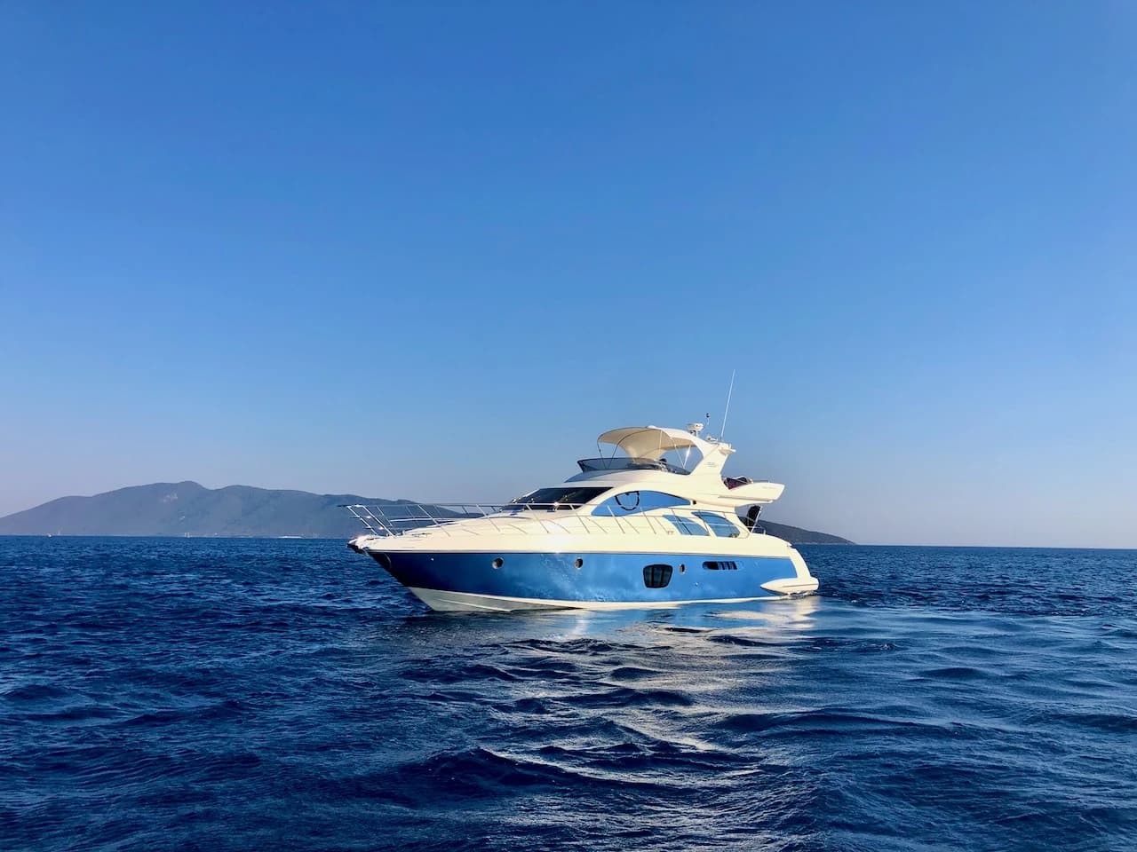 M/Y COSMOS